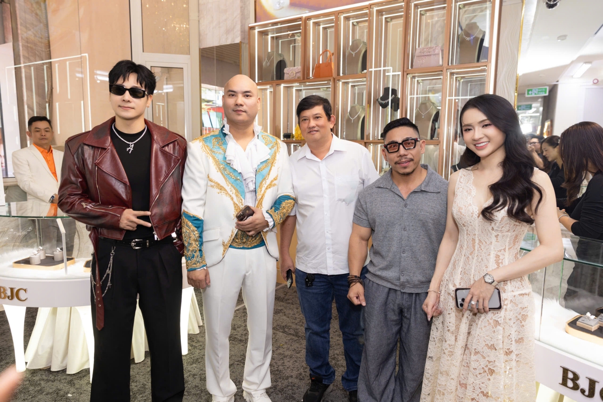 Dàn sao đến chúc mừng A Tuân