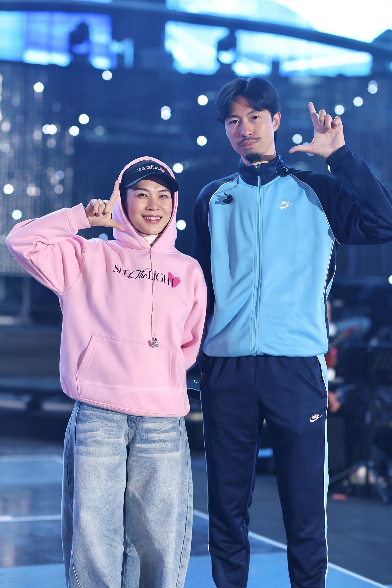 Mỹ Tâm chụp ảnh cùng rapper Đen Vâu